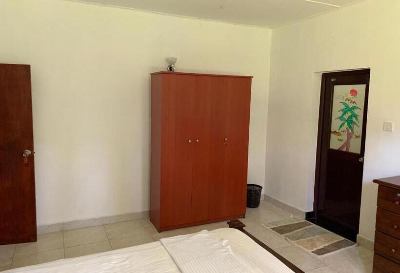 هتل Bentota Villa