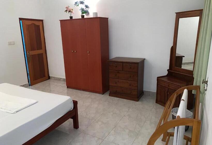 هتل Bentota Villa