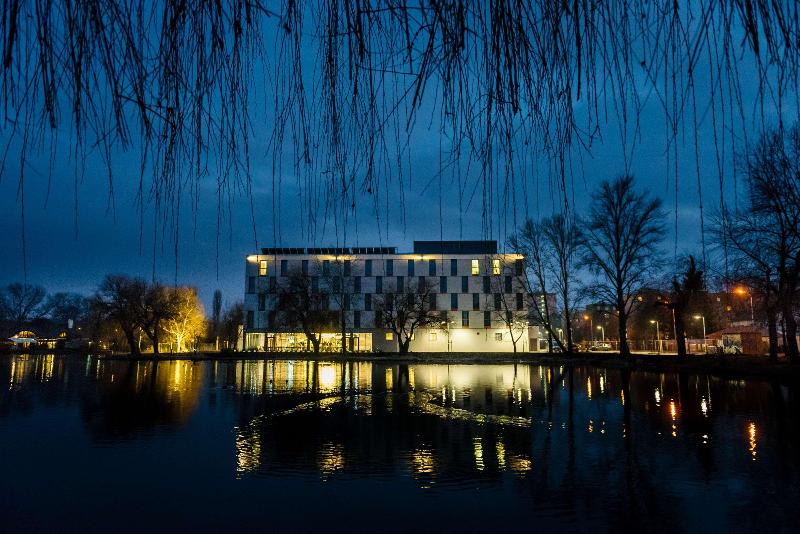 هتل Best Western Plus Lakeside