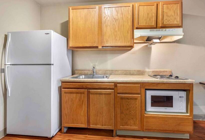 בית מלון כפרי Extended Stay America Select Suites  Kansas City  Stadium