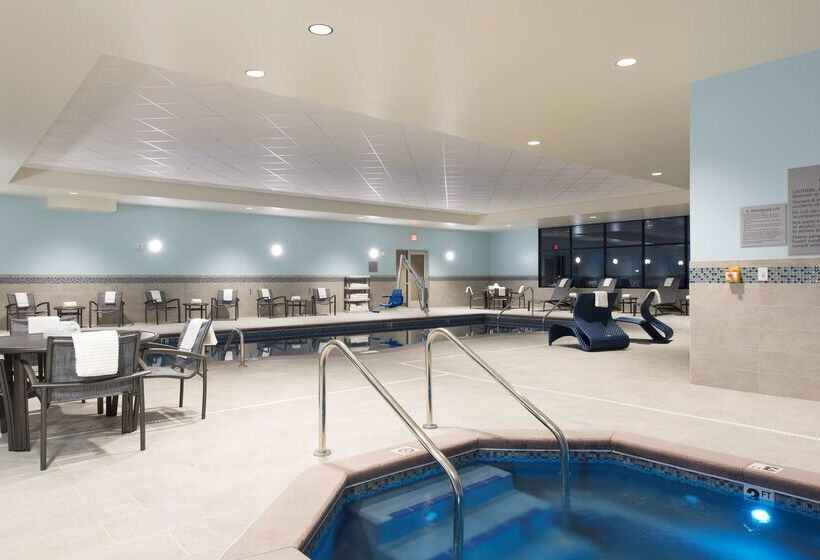هتل Hampton Inn & Suites Grand Rapids Downtown