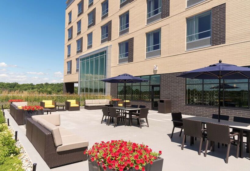 هتل Hampton Inn & Suites Grand Rapids Downtown