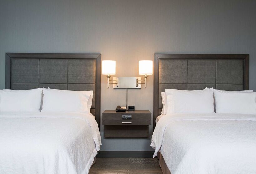 هتل Hampton Inn & Suites Grand Rapids Downtown