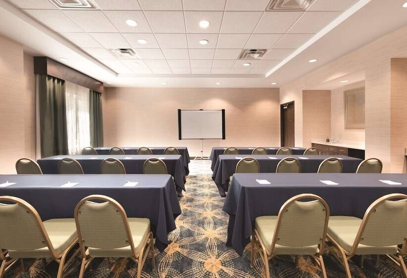فندق Hampton Inn & Suites Deland
