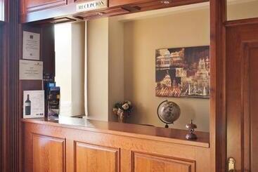 هتل Hostal Villa De Ajalvir
