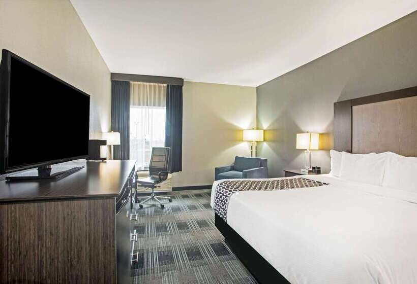 هتل La Quinta By Wyndham Victoria   South
