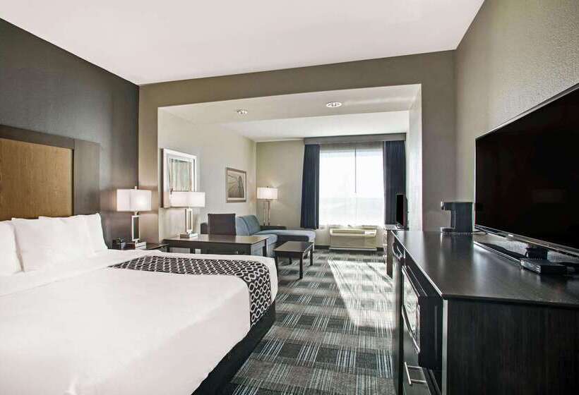 هتل La Quinta By Wyndham Victoria   South