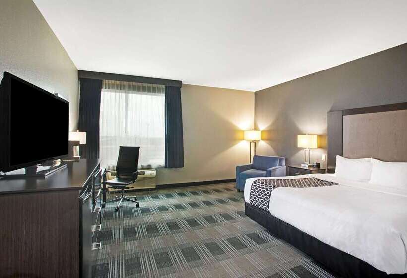 هتل La Quinta By Wyndham Victoria   South