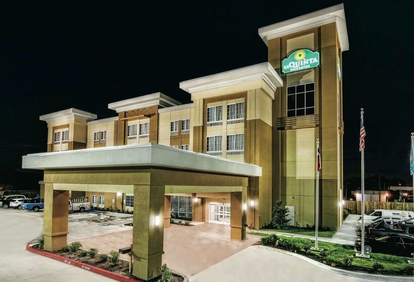 هتل La Quinta By Wyndham Victoria   South