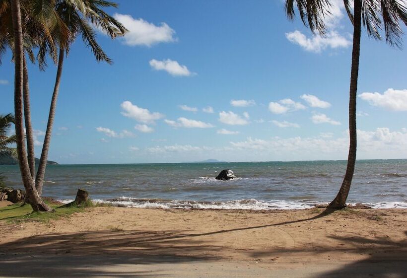 هتل Lucia Beach