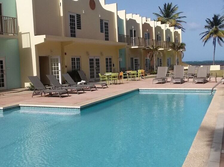 هتل Lucia Beach