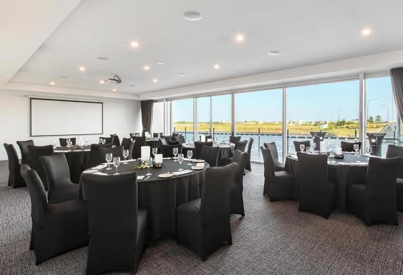 هتل Mercure Sunshine Coast Kawana Waters