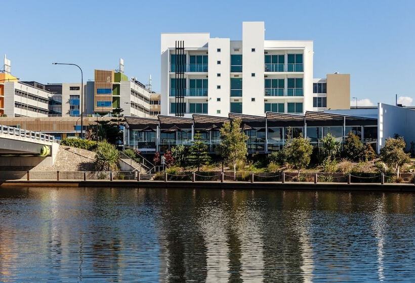 هتل Mercure Sunshine Coast Kawana Waters