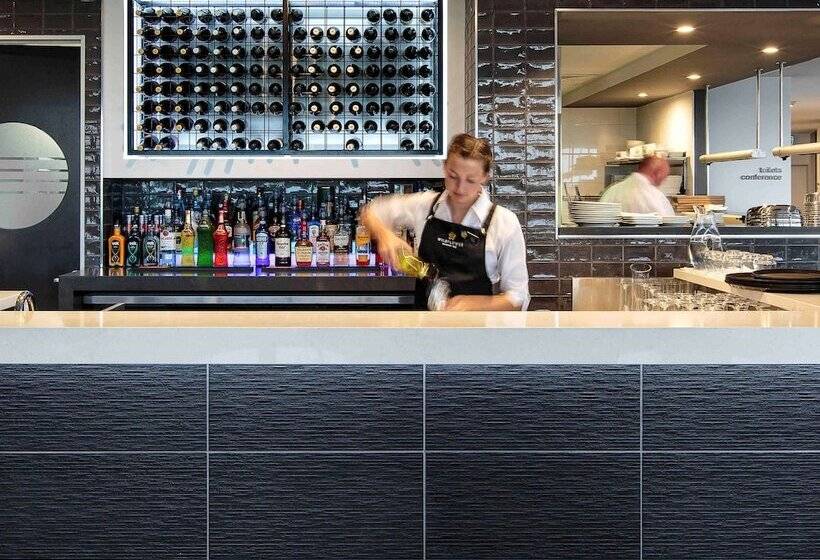هتل Mercure Sunshine Coast Kawana Waters