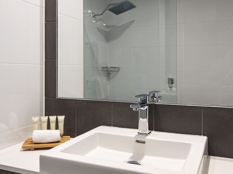 هتل Mercure Sunshine Coast Kawana Waters