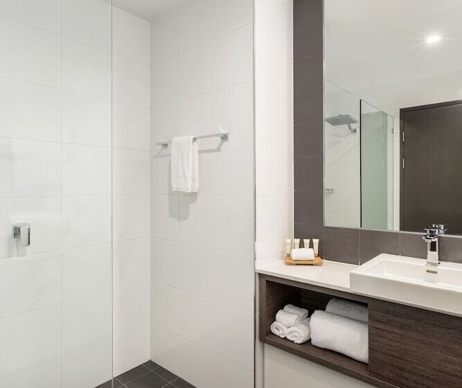 هتل Mercure Sunshine Coast Kawana Waters