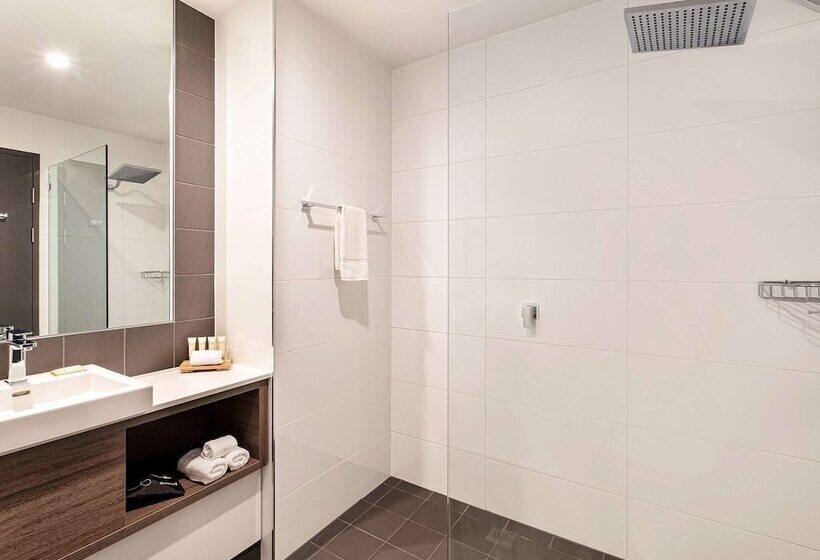 هتل Mercure Sunshine Coast Kawana Waters