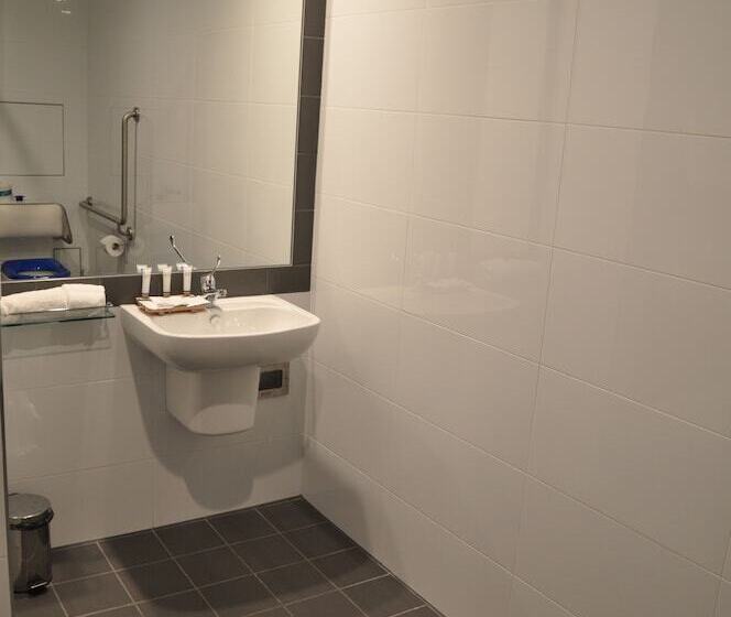 هتل Mercure Sunshine Coast Kawana Waters