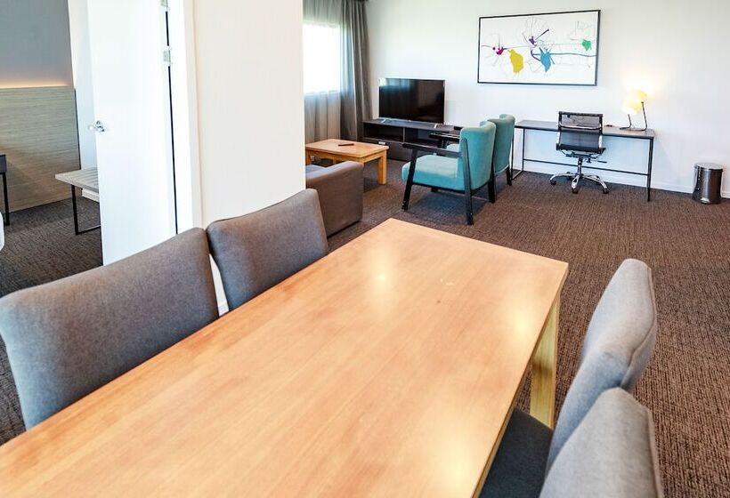 هتل Mercure Sunshine Coast Kawana Waters