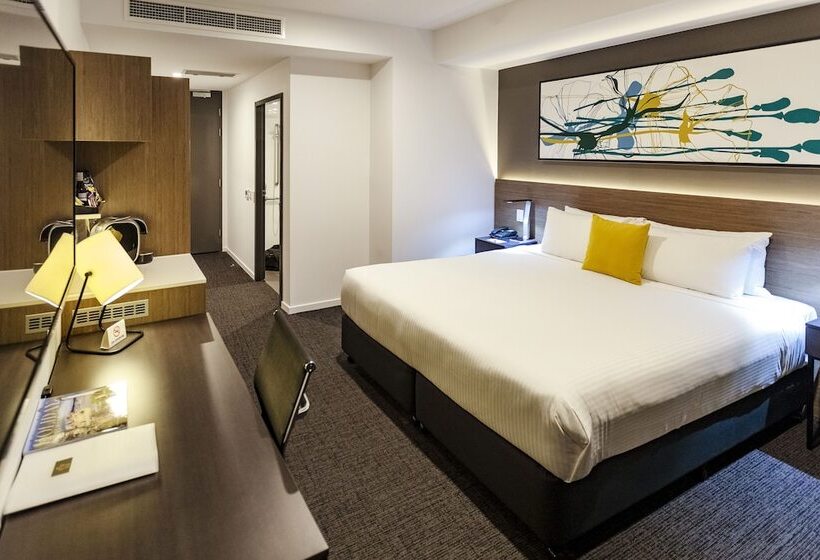 هتل Mercure Sunshine Coast Kawana Waters