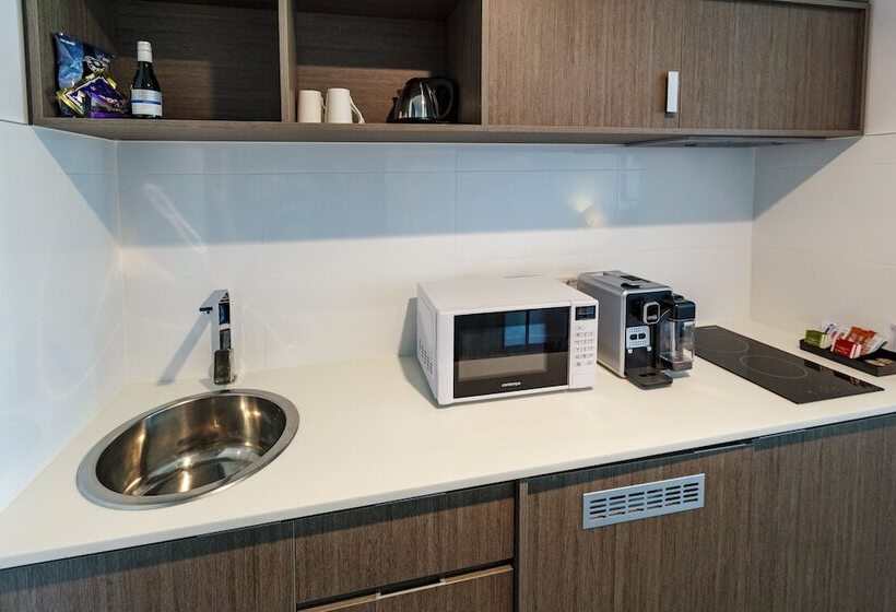 هتل Mercure Sunshine Coast Kawana Waters