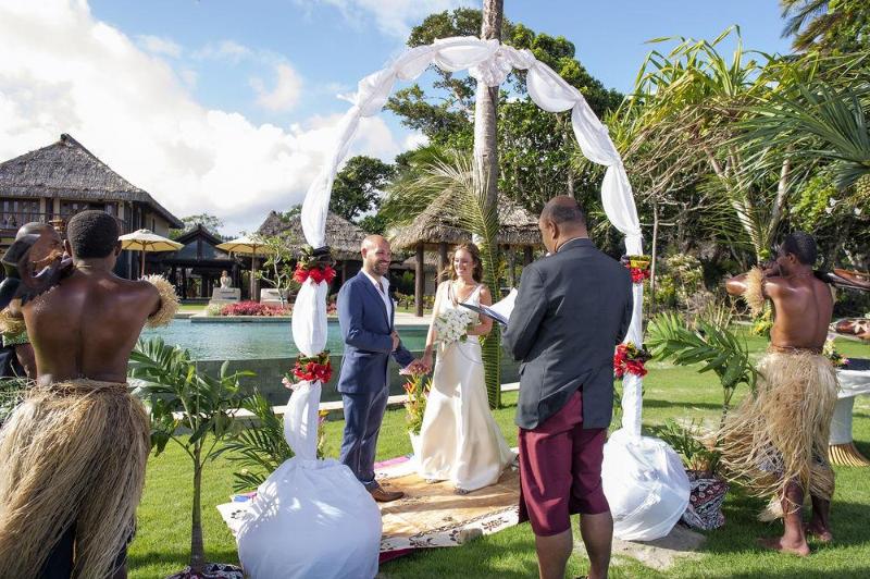 هتل Nanuku Resort Fiji