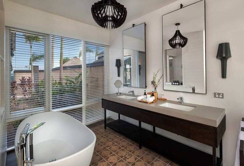 هتل Nanuku Resort Fiji