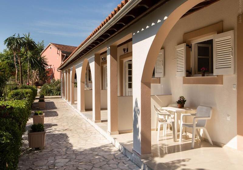 هتل Paradise Village