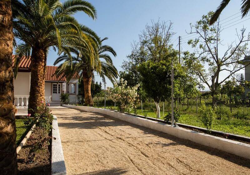 هتل Paradise Village