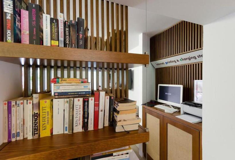 בית מלון כפרי Sarikampos Beach