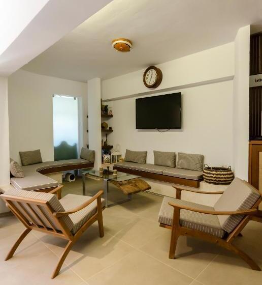 בית מלון כפרי Sarikampos Beach