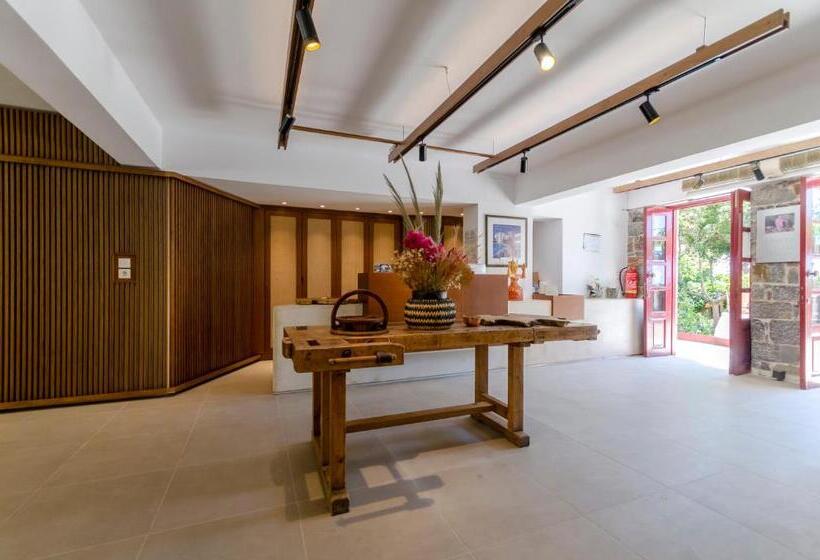 בית מלון כפרי Sarikampos Beach