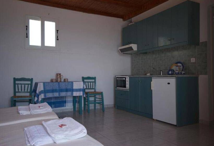 בית מלון כפרי Sarikampos Beach