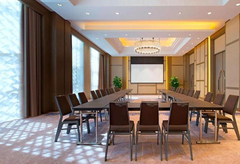 هتل Sheraton Grand Xishuangbanna