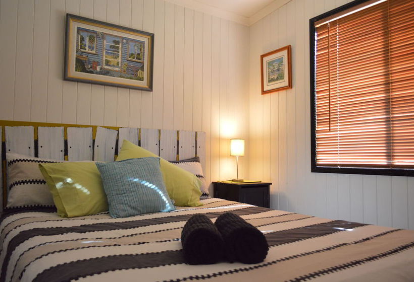 The Lovely Cottages Country Retreat