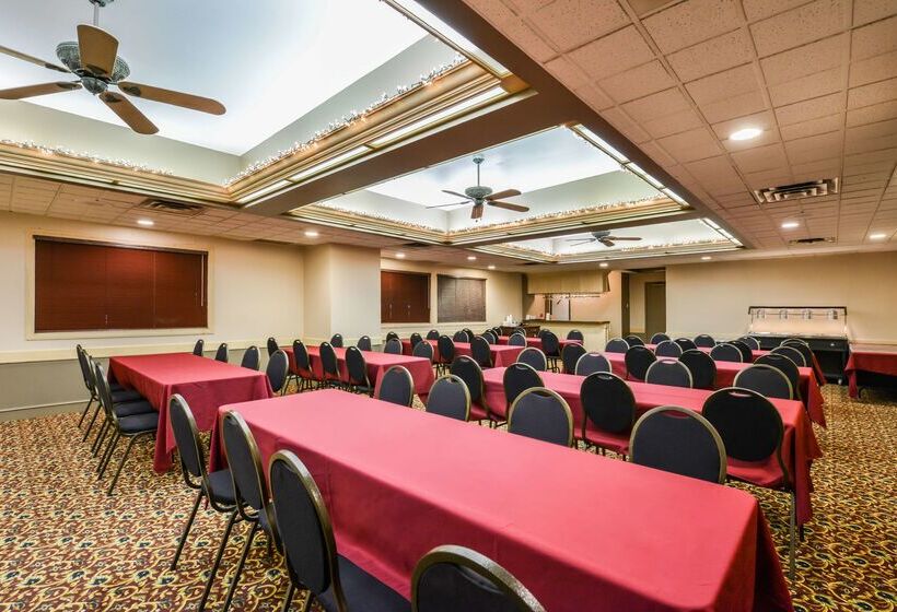 Мотель Canadas Best Value Inn Whitecourt