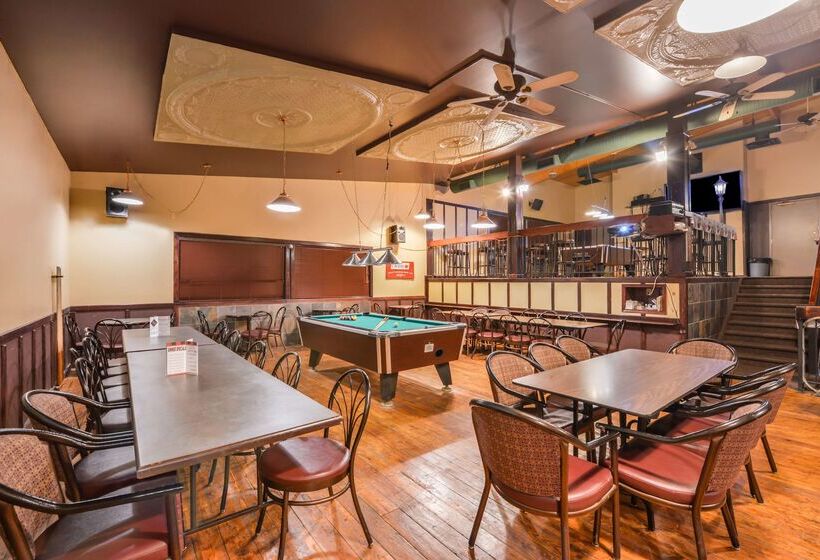 Мотель Canadas Best Value Inn Whitecourt