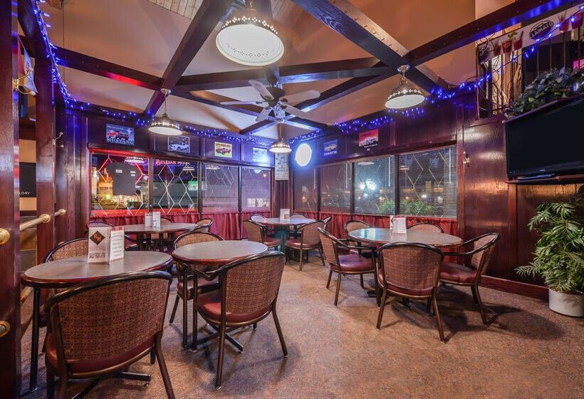 Мотель Canadas Best Value Inn Whitecourt