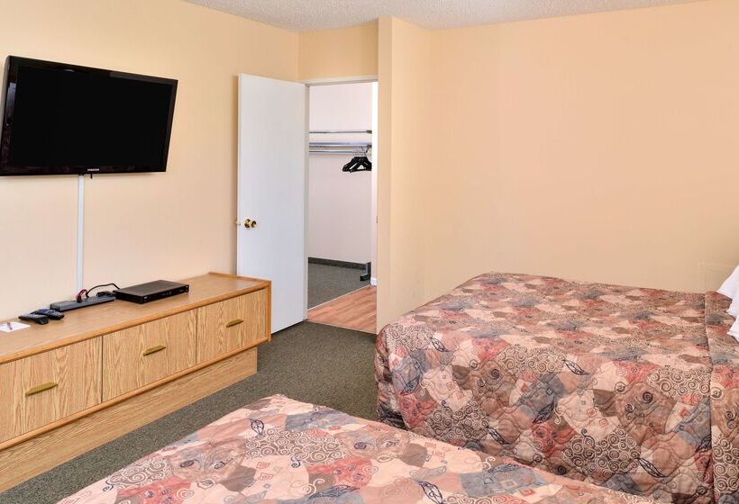 Мотель Canadas Best Value Inn Whitecourt