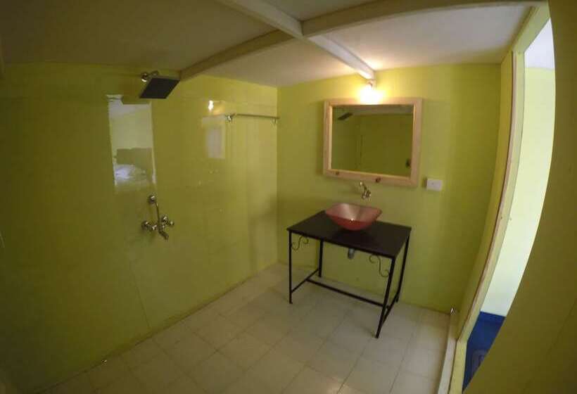 Neptune Point Hill Cottages