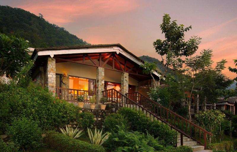 리조트 Sterling Corbett