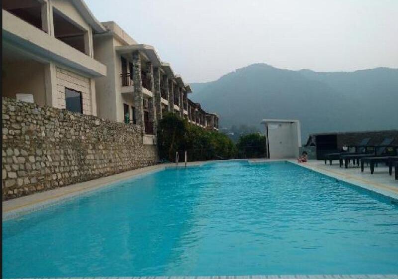 리조트 Sterling Corbett