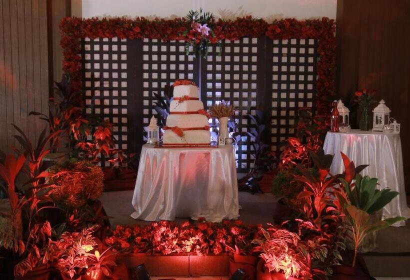 استراحتگاه The Suites At Mount Malarayat