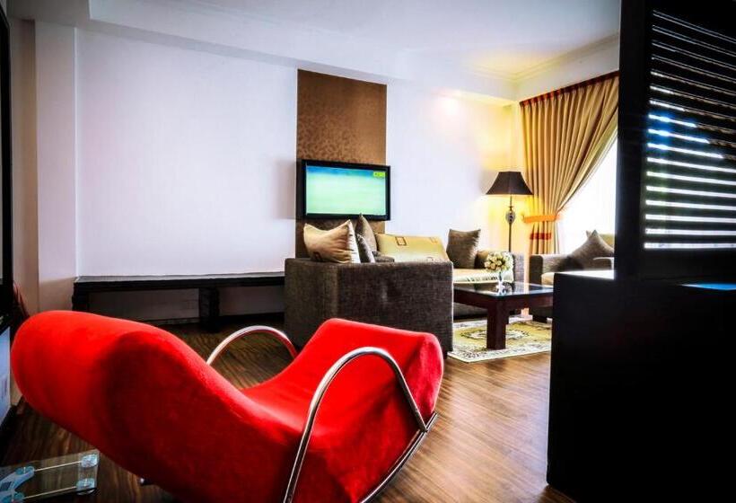 The Covanro Airport Hotel   Katunayake