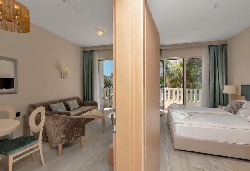 Aparthotel Flora