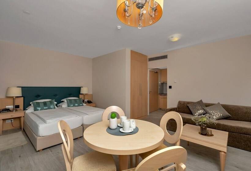Aparthotel Flora