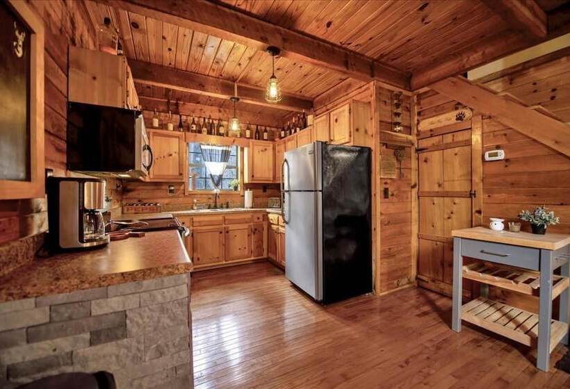 Bear Hug Lodge   Charming Cabin In Coosawattee River Resort   Pet Friendly