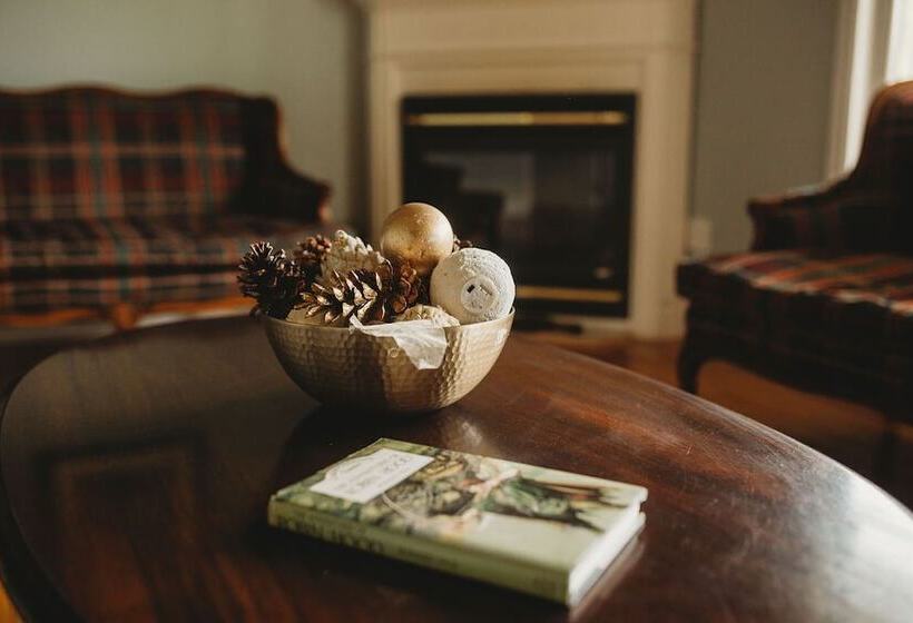 مبيت وإفطار Carriage House Inn Four And A Half Stars