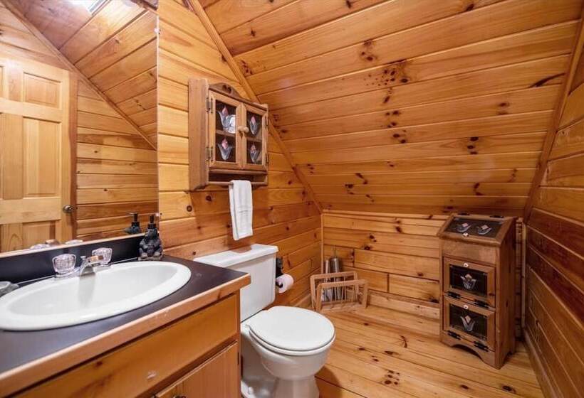 Hilltop Hideaway   Endearing Mountain Cabin With Hot Tub Foosball Pet Friendly