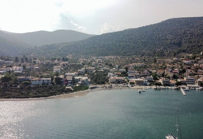 בית מלון כפרי Korfos